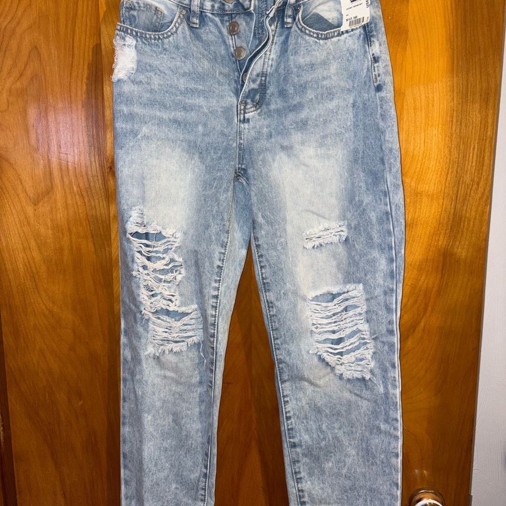 Rue21 womens Light Blue Distressed Jeans